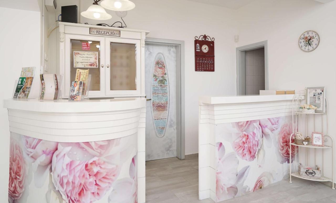 Villa Rose Garden Nyíregyháza 外观 照片