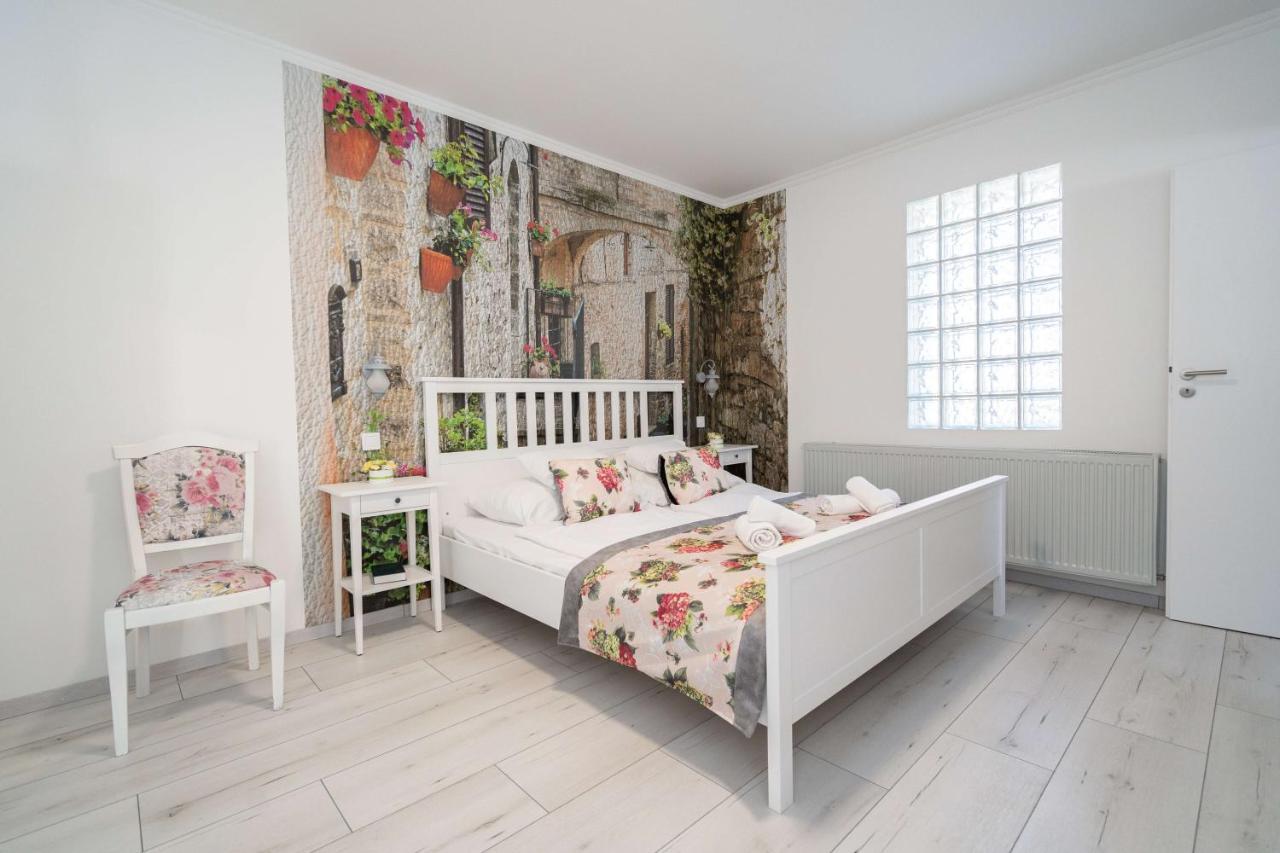 Villa Rose Garden Nyíregyháza 外观 照片