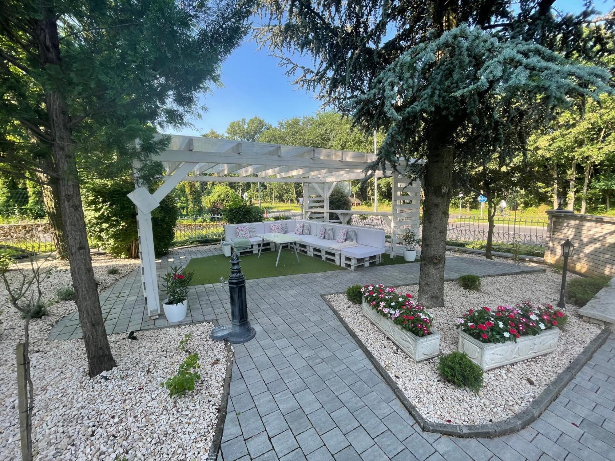 Villa Rose Garden Nyíregyháza 外观 照片